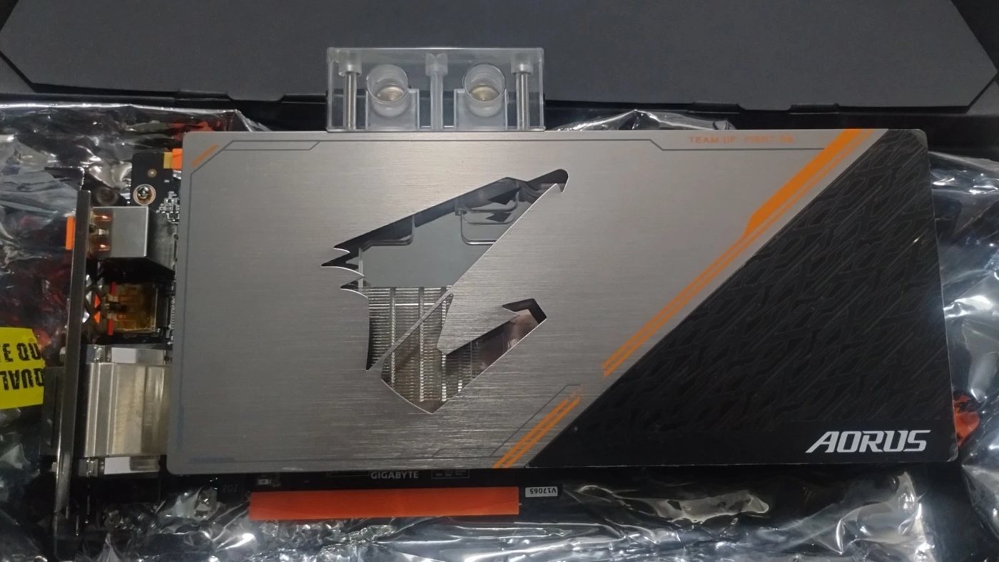 Front of the full-cover water block in its box