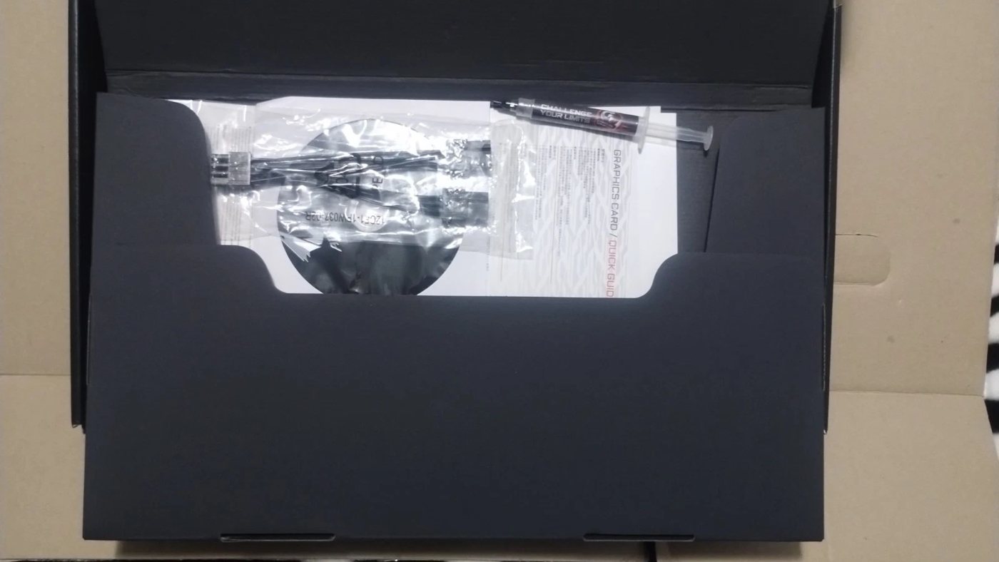 Accessory tray in the box