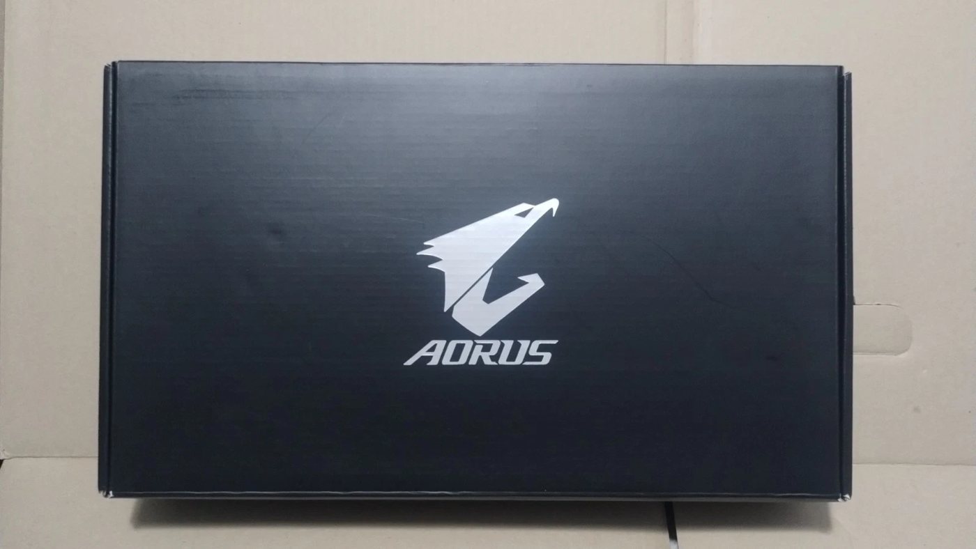 AORUS retail box lid