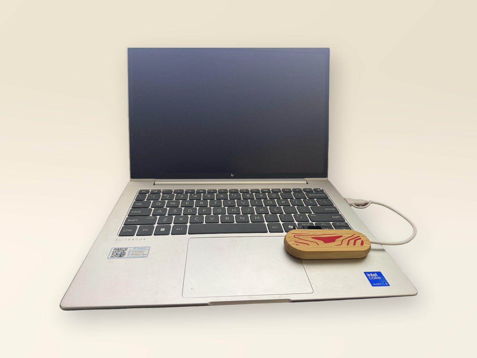 Function test: hub plugged into a laptop through its USB-A cable